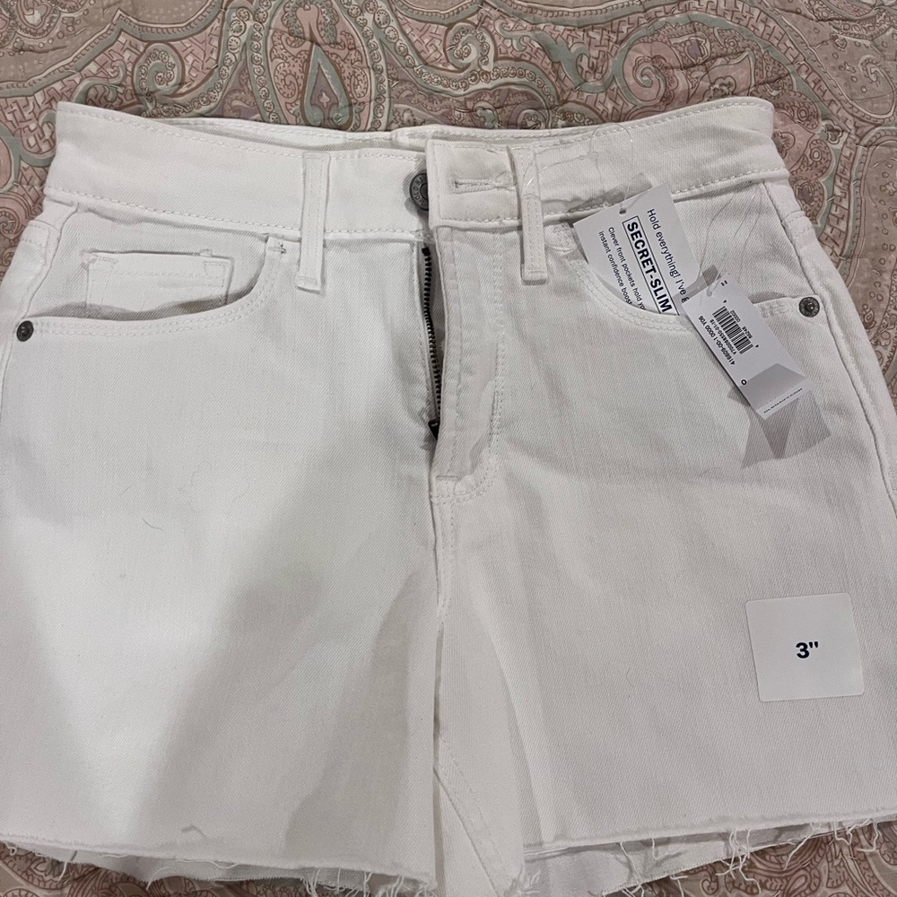 Old Navy 3inch Jean shorts- new with tags
